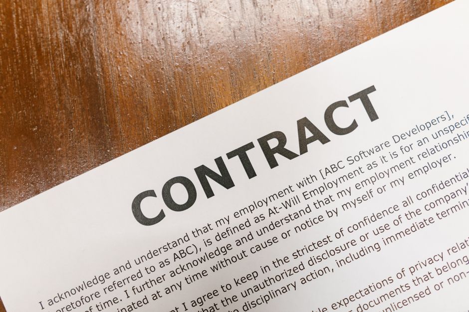 副業は違法?会社の禁止ルールとバレるリスク解説